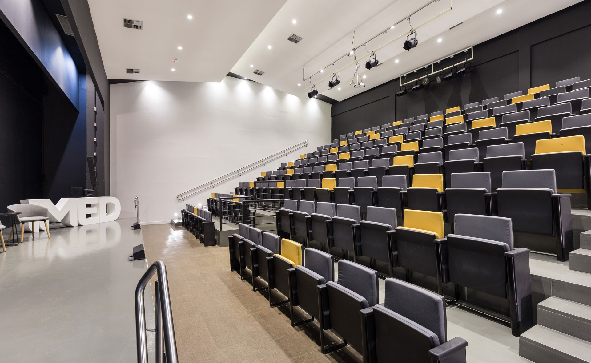 projeto arquitetônico de espaços de conferencias e auditórios